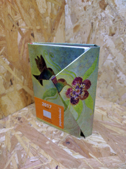 картинка Еженедельник Paperblanks Hummingbird (гориз.2017), Mini (10х14см), зеленый от магазина Молескинов