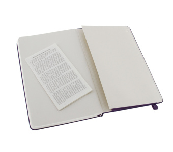 картинка Записная книжка Moleskine Classic (нелинованная), Pocket (9х14 см), фиолетовая от магазина Молескинов