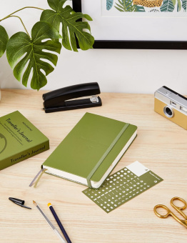 картинка Записная книжка Moleskine Passion Traveller's Journal, Large (13х21см), зеленая от магазина Молескинов