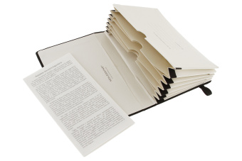 картинка Записная книжка Moleskine Portfolio (с кармашками), Xsmall (6,5х10,5см), черная от магазина Молескинов