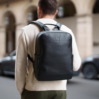 картинка Рюкзак Moleskine Classic, натуральная кожа, 15"(30 x 41 x 12 см), черный от магазина Молескинов