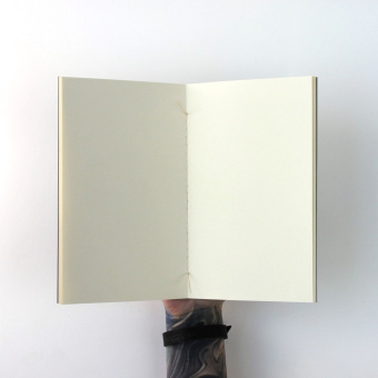 картинка Скетчбук для графики и письма Maxgoodz Large, B5, 32л, 150г/м2, Сшивка, Желтый от магазина Молескинов
