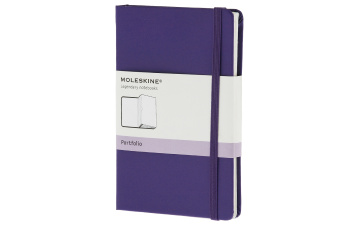 картинка Записная книжка Moleskine Portfolio (с кармашками), Pocket (9х14см), фиолетовая от магазина Молескинов