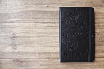 картинка Записная книжка Moleskine Passion Dog Journal, Large (13x21см), черная от магазина Молескинов