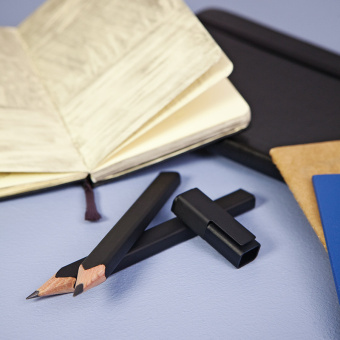 картинка Набор Moleskine Black Pencil Set, 2 карандаша и точилка, черный от магазина Молескинов