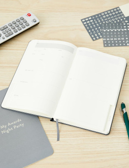 картинка Записная книжка Moleskine  Passion Film Journal Large (13х21см), черная от магазина Молескинов